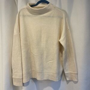 Tahari Cream cashmereWomen's Sweater, size lg. like new condition